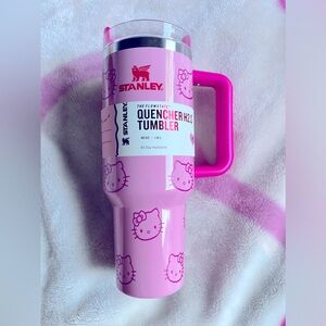 🌸 STANLEY HELLO KITTY 40 OZ QUENCHER 🌸 NWT 🌸